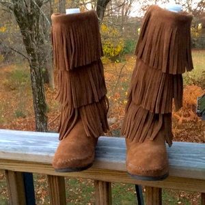 Minnetonka  genuine suede leather boots /fringe- Sz 6. Excellent condition! $16